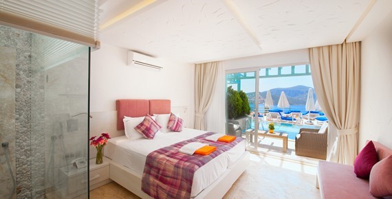 Swim-up Rooms